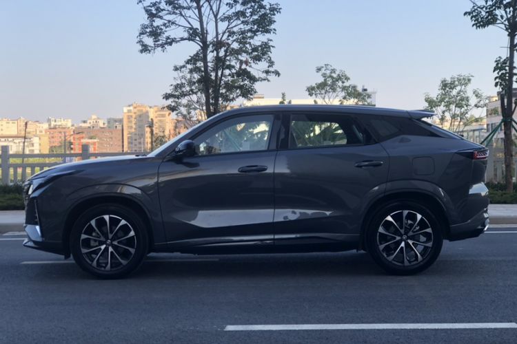 Used CHANGAN UNI-Z New Energy 2024 Blue Whale Smart Electric iDD 125km Beyond Edition Exterior 4