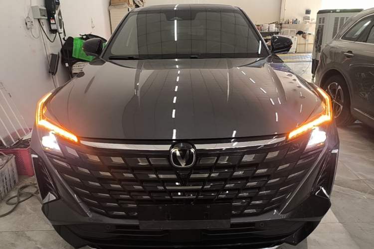 Used CHANGAN UNI-Z New Energy 2024 Blue Whale Smart Electric iDD 125km Excellence Model Front