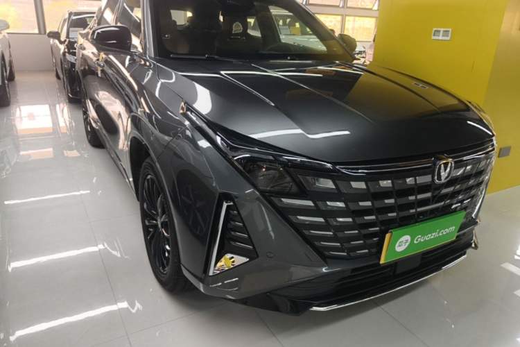 Used CHANGAN UNI-Z New Energy 2024 Blue Whale Smart Electric iDD 125km Leading Model Front Right 45 Deg