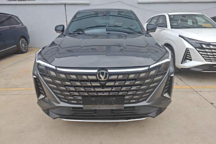 Used CHANGAN UNI-Z New Energy 2024 Blue Whale Smart Electric iDD 125km Beyond Edition Front