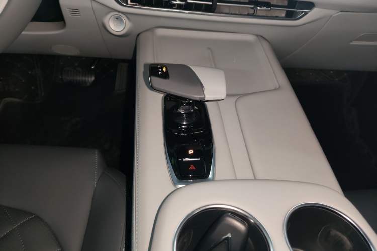 Used CHANGAN UNI-Z New Energy 2024 Blue Whale Smart Electric iDD 125km Beyond Edition Gear Lever