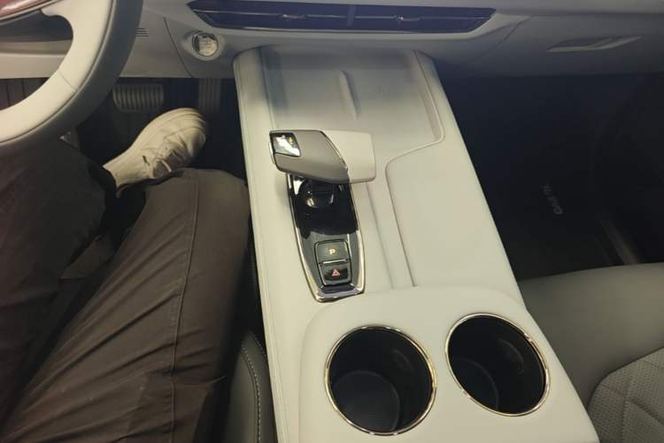 Used CHANGAN UNI-Z New Energy 2024 Blue Whale Smart Electric iDD 125km Excellence Model Gear Lever