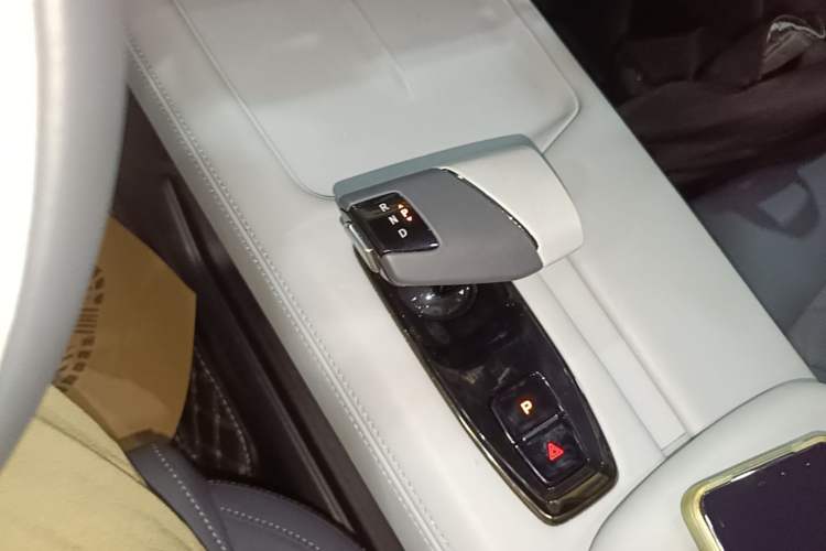 Used CHANGAN UNI-Z New Energy 2024 Blue Whale Smart Electric iDD 125km Excellence Model Gear Lever
