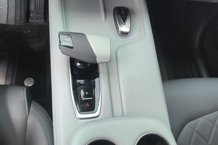 Used CHANGAN UNI-Z New Energy 2024 Blue Whale Smart Electric iDD 125km Beyond Edition Gear Lever