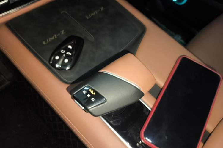 Used CHANGAN UNI-Z New Energy 2024 Blue Whale Smart Electric iDD 125km Excellence Model Gear Lever