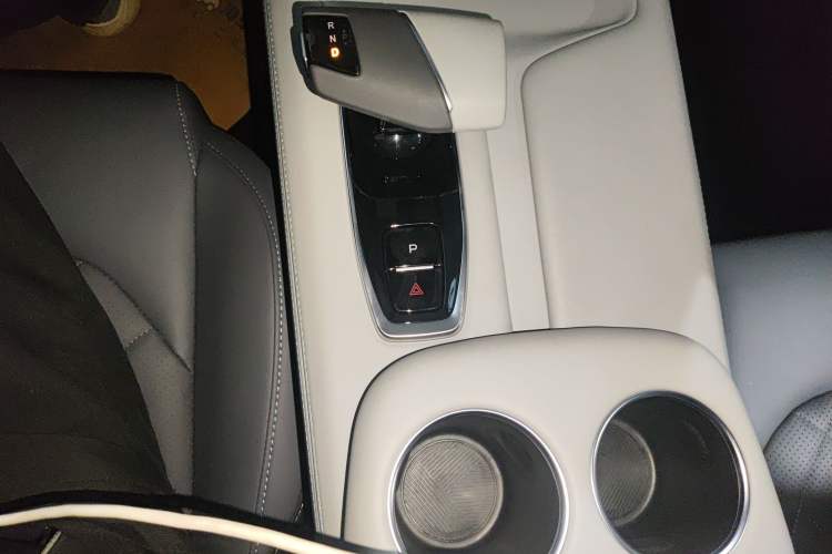 Used CHANGAN UNI-Z New Energy 2024 Blue Whale Smart Electric iDD 125km Beyond Edition Gear Lever