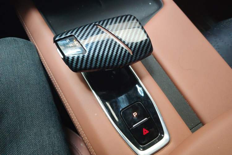 Used CHANGAN UNI-Z New Energy 2024 Blue Whale Smart Electric iDD 125km Beyond Edition Gear Lever