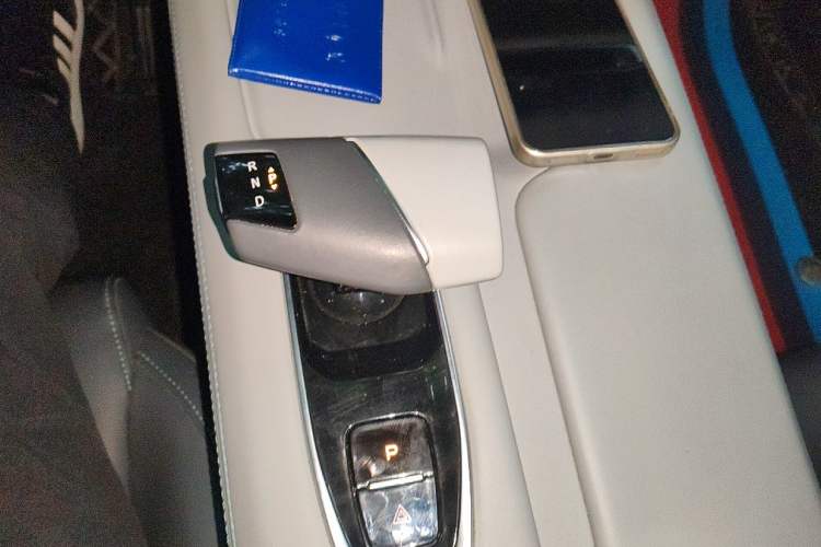 Used CHANGAN UNI-Z New Energy 2024 Blue Whale Smart Electric iDD 125km Beyond Edition Gear Lever