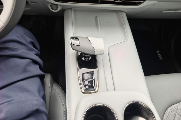 Used CHANGAN UNI-Z New Energy 2024 Blue Whale Smart Electric iDD 125km Excellence Model Gear Lever