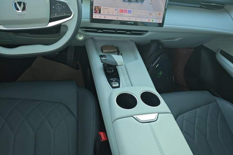 Used CHANGAN UNI-Z New Energy 2024 Blue Whale Smart Electric iDD 125km Beyond Edition Gear Lever