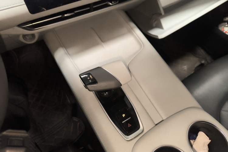 Used CHANGAN UNI-Z New Energy 2024 Blue Whale Smart Electric iDD 125km Beyond Edition Gear Lever