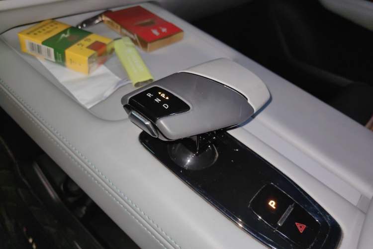 Used CHANGAN UNI-Z New Energy 2024 Blue Whale Smart Electric iDD 125km Excellence Model Gear Lever