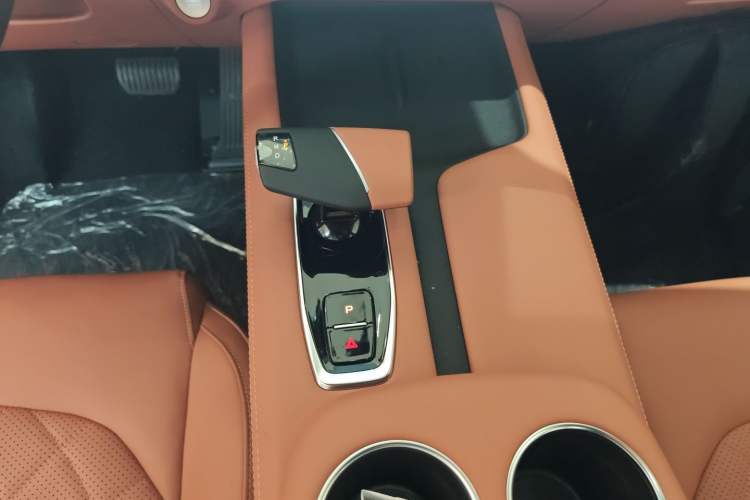 Used CHANGAN UNI-Z New Energy 2024 Blue Whale Smart Electric iDD 125km Beyond Edition Gear Lever