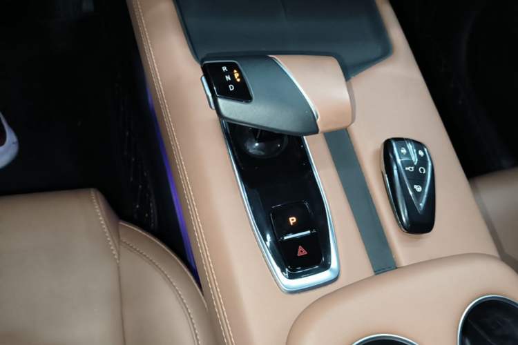 Used CHANGAN UNI-Z New Energy 2024 Blue Whale Smart Electric iDD 125km Excellence Model Gear Lever