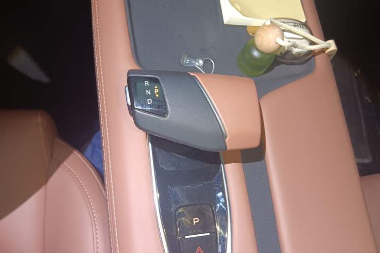 Used CHANGAN UNI-Z New Energy 2024 Blue Whale Smart Electric iDD 125km Beyond Edition Gear Lever