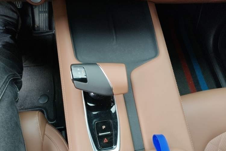 Used CHANGAN UNI-Z New Energy 2024 Blue Whale Smart Electric iDD 125km Beyond Edition Gear Lever