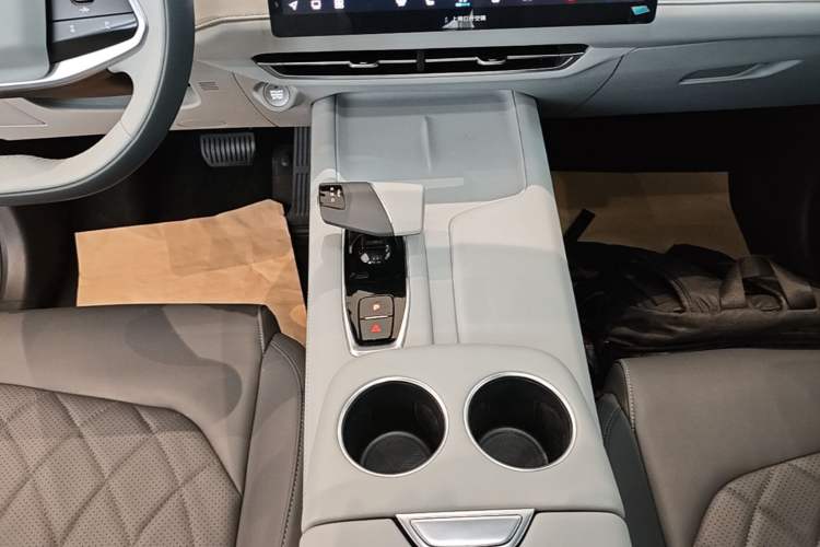 Used CHANGAN UNI-Z New Energy 2024 Blue Whale Smart Electric iDD 125km Beyond Edition Gear Lever