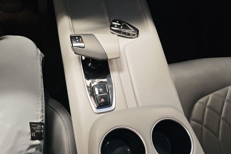 Used CHANGAN UNI-Z New Energy 2024 Blue Whale Smart Electric iDD 125km Beyond Edition Gear Lever