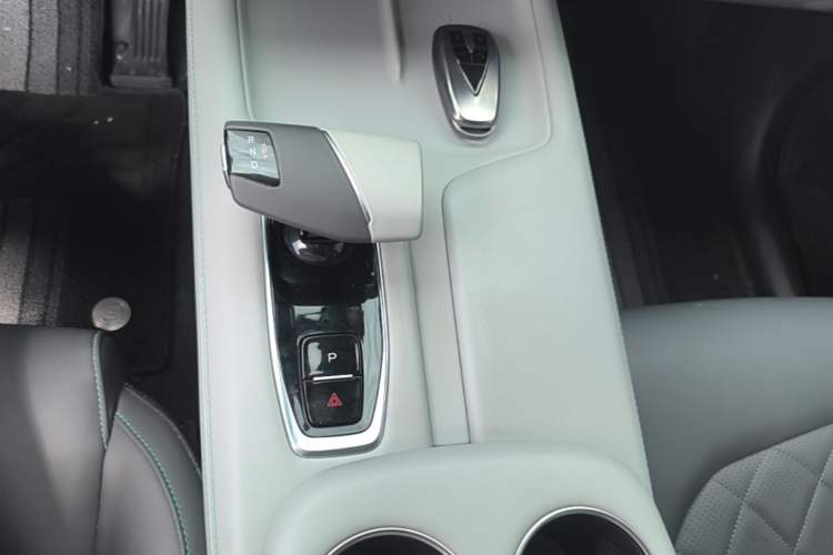 Used CHANGAN UNI-Z New Energy 2024 Blue Whale Smart Electric iDD 125km Beyond Edition Gear Lever
