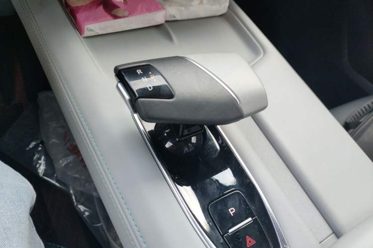 Used CHANGAN UNI-Z New Energy 2024 Blue Whale Smart Electric iDD 125km Beyond Edition Gear Lever