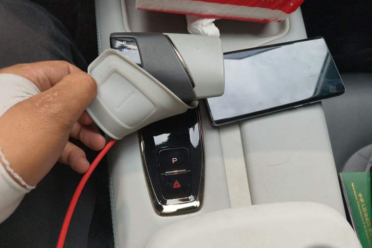 Used CHANGAN UNI-Z New Energy 2024 Blue Whale Smart Electric iDD 125km Excellence Model Gear Lever