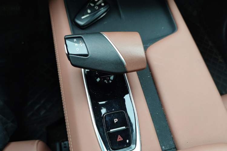 Used CHANGAN UNI-Z New Energy 2024 Blue Whale Smart Electric iDD 125km Excellence Model Gear Lever