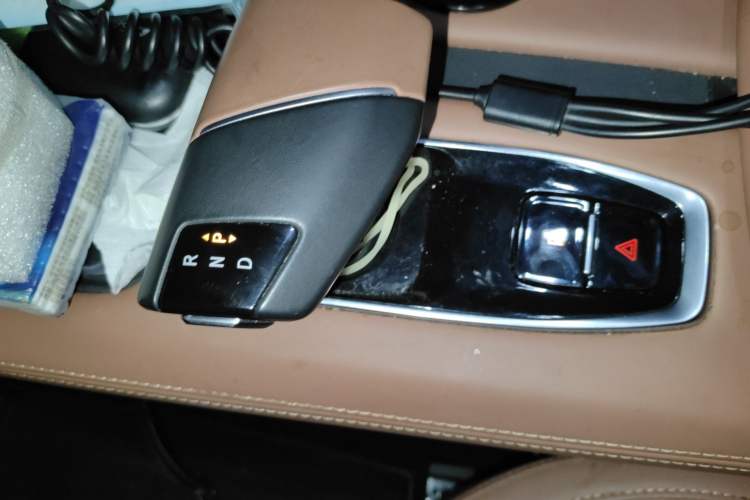 Used CHANGAN UNI-Z New Energy 2024 Blue Whale Smart Electric iDD 125km Excellence Model Gear Lever