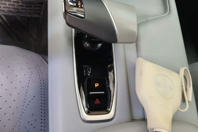 Used CHANGAN UNI-Z New Energy 2024 Blue Whale Smart Electric iDD 125km Beyond Edition Gear Lever