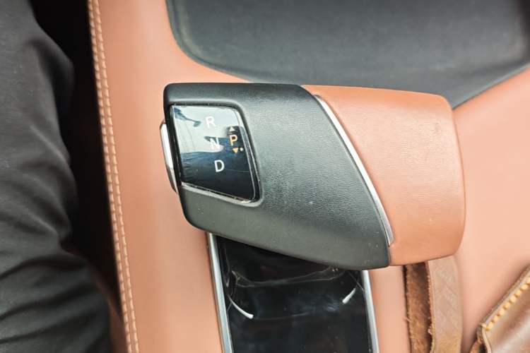 Used CHANGAN UNI-Z New Energy 2024 Blue Whale Smart Electric iDD 125km Excellence Model Gear Lever