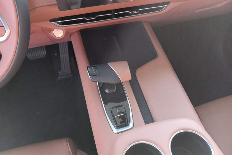 Used CHANGAN UNI-Z New Energy 2024 Blue Whale Smart Electric iDD 125km Excellence Model Gear Lever