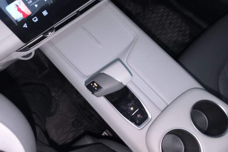 Used CHANGAN UNI-Z New Energy 2024 Blue Whale Smart Electric iDD 125km Beyond Edition Gear Lever