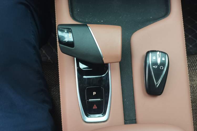 Used CHANGAN UNI-Z New Energy 2024 Blue Whale Smart Electric iDD 125km Beyond Edition Gear Lever