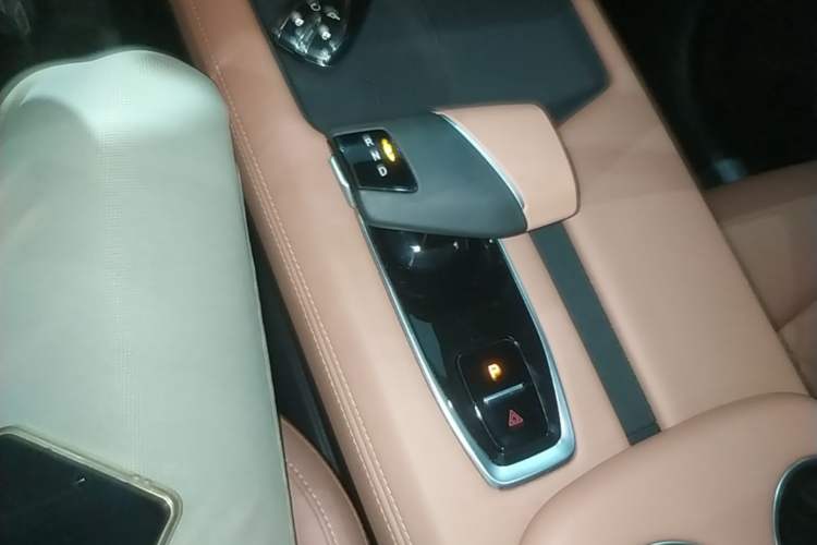 Used CHANGAN UNI-Z New Energy 2024 Blue Whale Smart Electric iDD 125km Beyond Edition Gear Lever