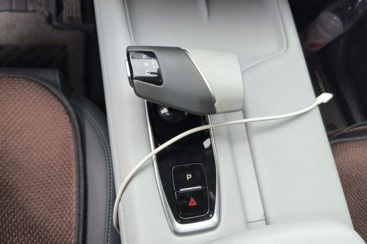 Used CHANGAN UNI-Z New Energy 2024 Blue Whale Smart Electric iDD 125km Excellence Model Gear Lever