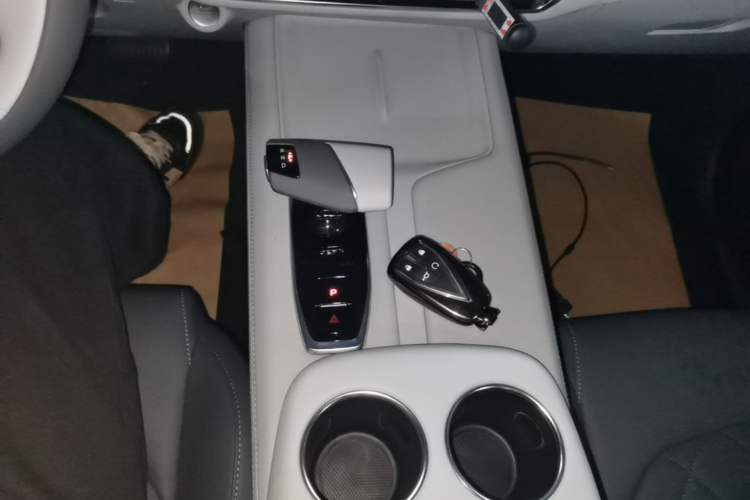 Used CHANGAN UNI-Z New Energy 2024 Blue Whale Smart Electric iDD 125km Beyond Edition Gear Lever