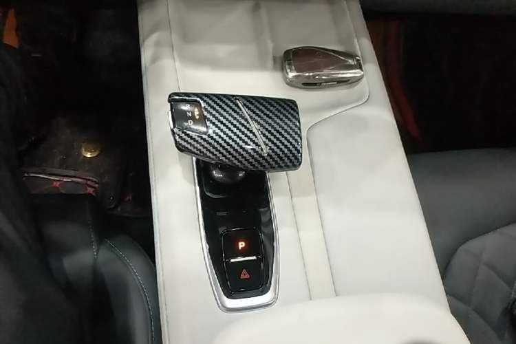Used CHANGAN UNI-Z New Energy 2024 Blue Whale Smart Electric iDD 125km Beyond Edition Gear Lever