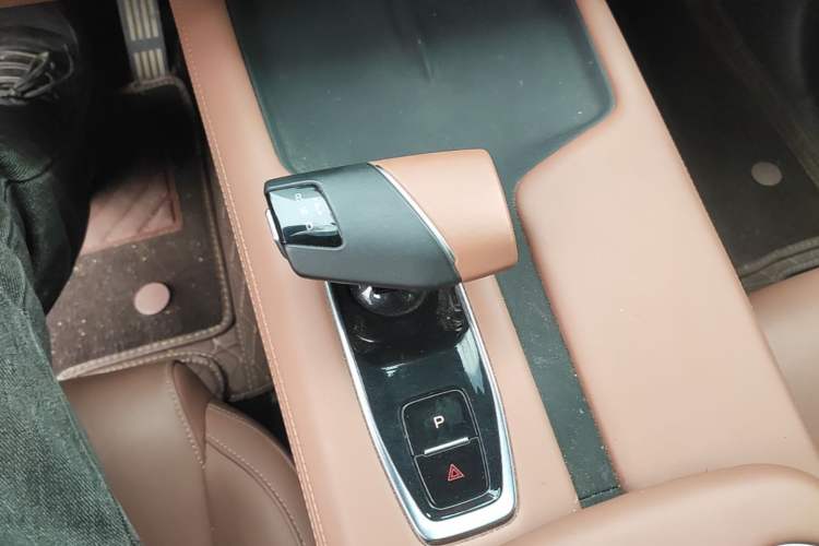 Used CHANGAN UNI-Z New Energy 2024 Blue Whale Smart Electric iDD 125km Excellence Model Gear Lever