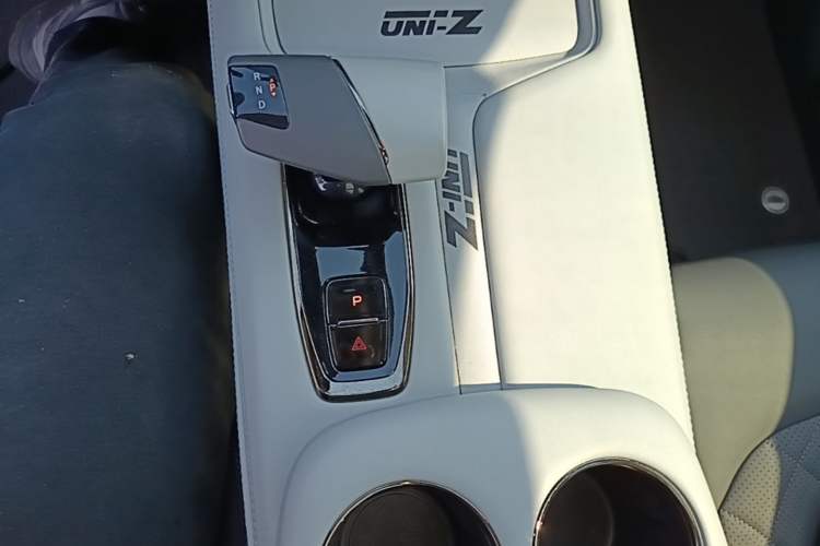 Used CHANGAN UNI-Z New Energy 2024 Blue Whale Smart Electric iDD 125km Excellence Model Gear Lever