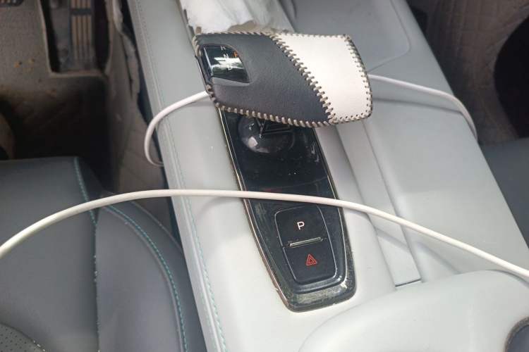 Used CHANGAN UNI-Z New Energy 2024 Blue Whale Smart Electric iDD 125km Excellence Model Gear Lever