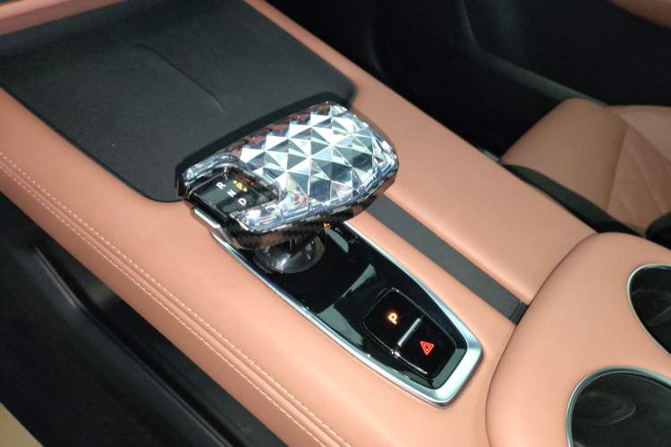 Used CHANGAN UNI-Z New Energy 2024 Blue Whale Smart Electric iDD 125km Beyond Edition Gear Lever