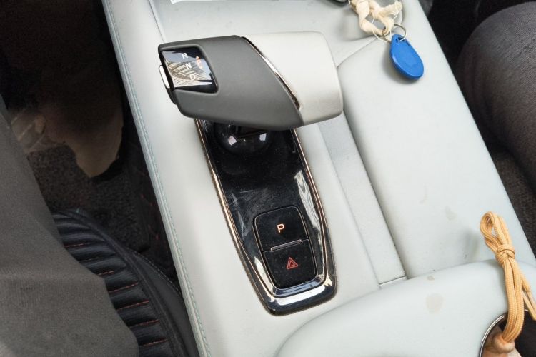 Used CHANGAN UNI-Z New Energy 2024 Blue Whale Smart Electric iDD 125km Excellence Model Gear Lever