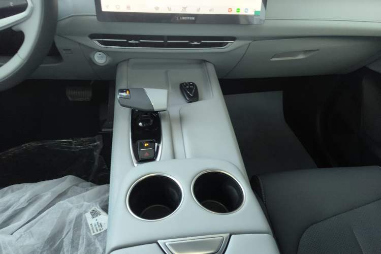 Used CHANGAN UNI-Z New Energy 2024 Blue Whale Smart Electric iDD 125km Leading Model Gear Lever