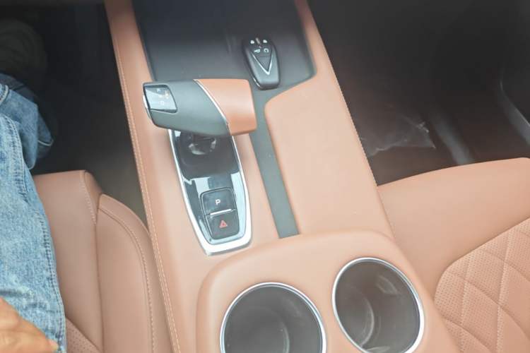 Used CHANGAN UNI-Z New Energy 2024 Blue Whale Smart Electric iDD 125km Beyond Edition Gear Lever