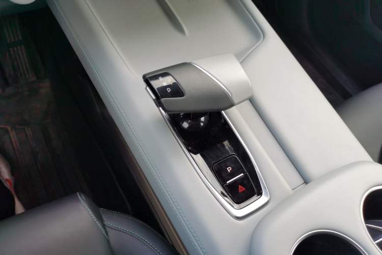 Used CHANGAN UNI-Z New Energy 2024 Blue Whale Smart Electric iDD 125km Beyond Edition Gear Lever