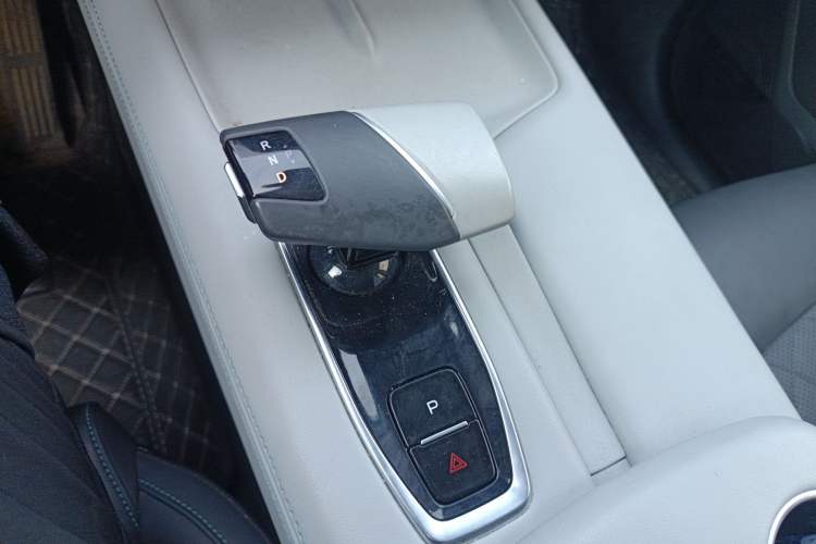 Used CHANGAN UNI-Z New Energy 2024 Blue Whale Smart Electric iDD 125km Beyond Edition Gear Lever