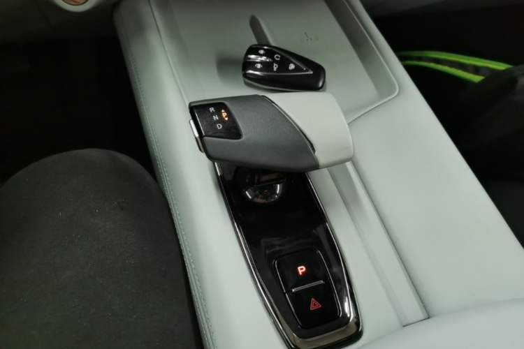 Used CHANGAN UNI-Z New Energy 2024 Blue Whale Smart Electric iDD 125km Excellence Model Gear Lever