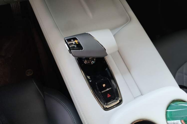 Used CHANGAN UNI-Z New Energy 2024 Blue Whale Smart Electric iDD 125km Excellence Model Gear Lever