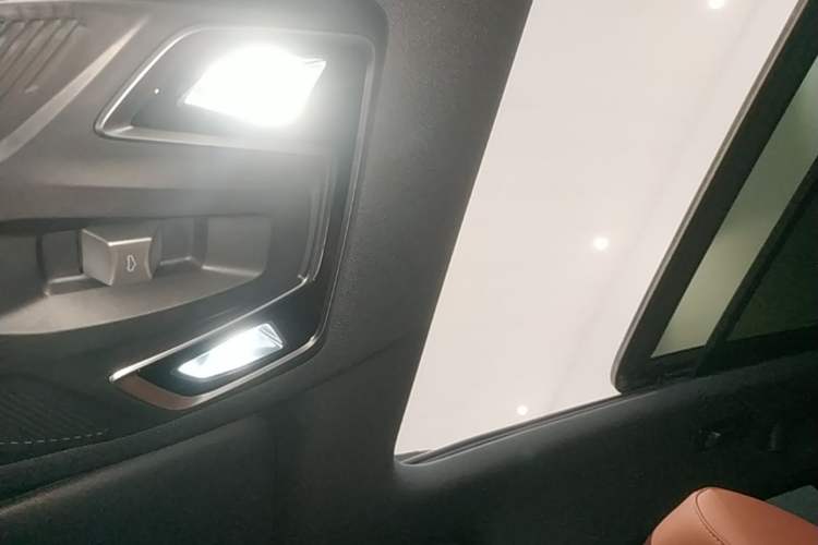 Used CHANGAN UNI-Z New Energy 2024 Blue Whale Smart Electric iDD 125km Beyond Edition Headliner