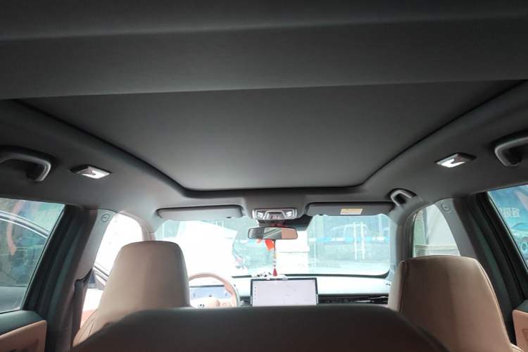 Used CHANGAN UNI-Z New Energy 2024 Blue Whale Smart Electric iDD 125km Excellence Model Headliner