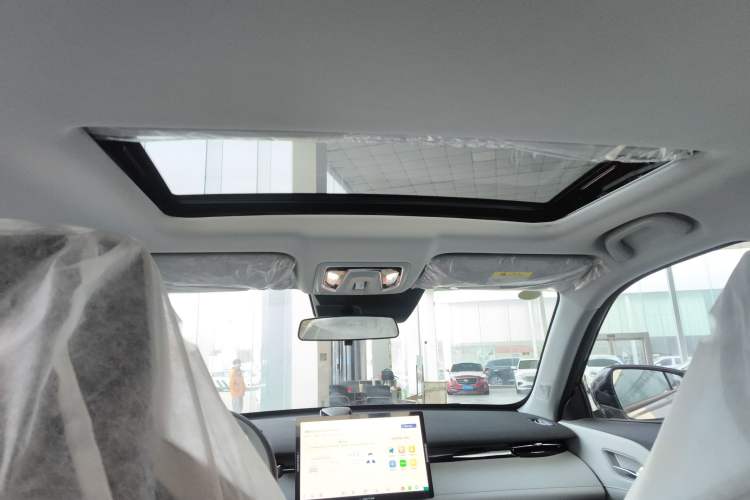 Used CHANGAN UNI-Z New Energy 2024 Blue Whale Smart Electric iDD 125km Leading Model Headliner